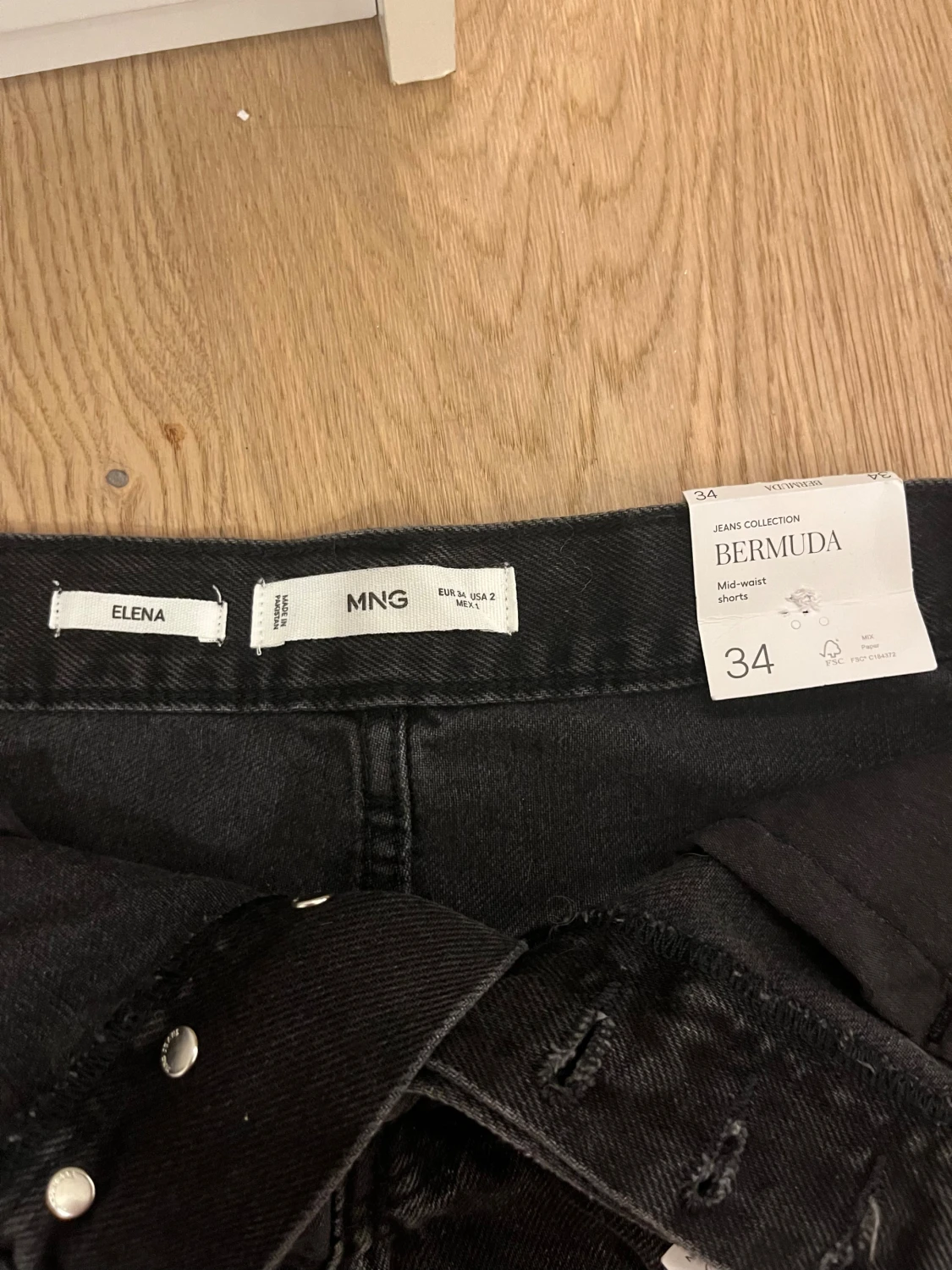 Svarta denimshorts från Mango, strl 34 - 3
