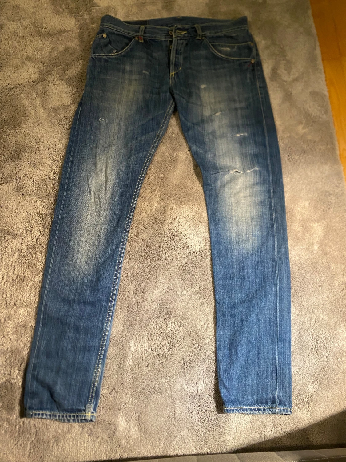 Blå jeans i rak modell, storlek 32