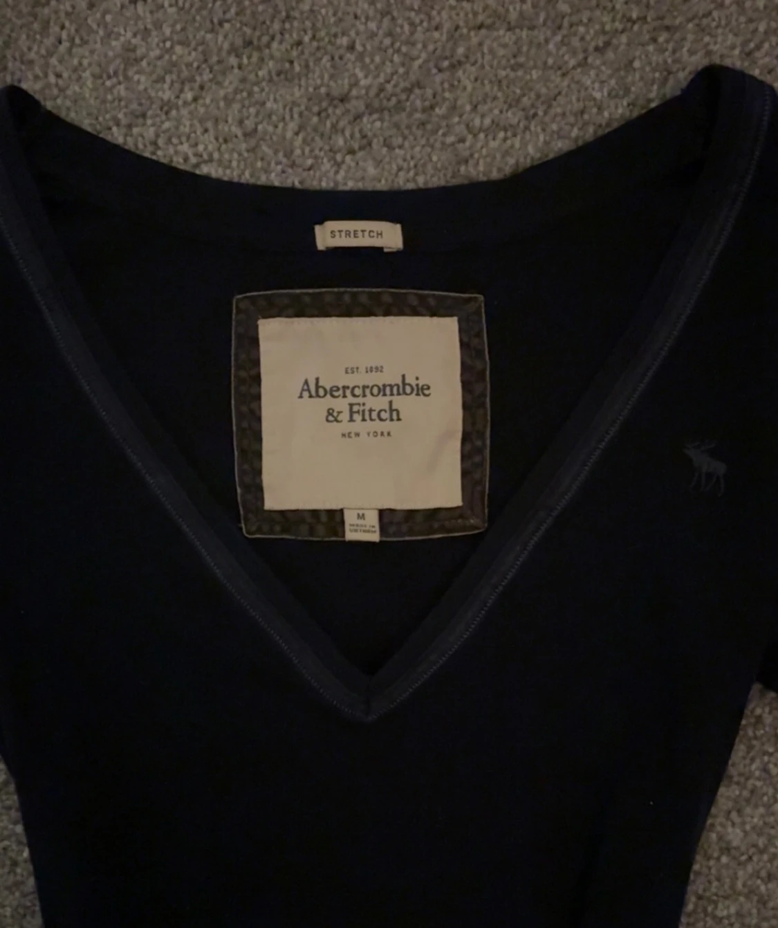 mörkblå v-ringad topp Abercrombie & Fitch - 1