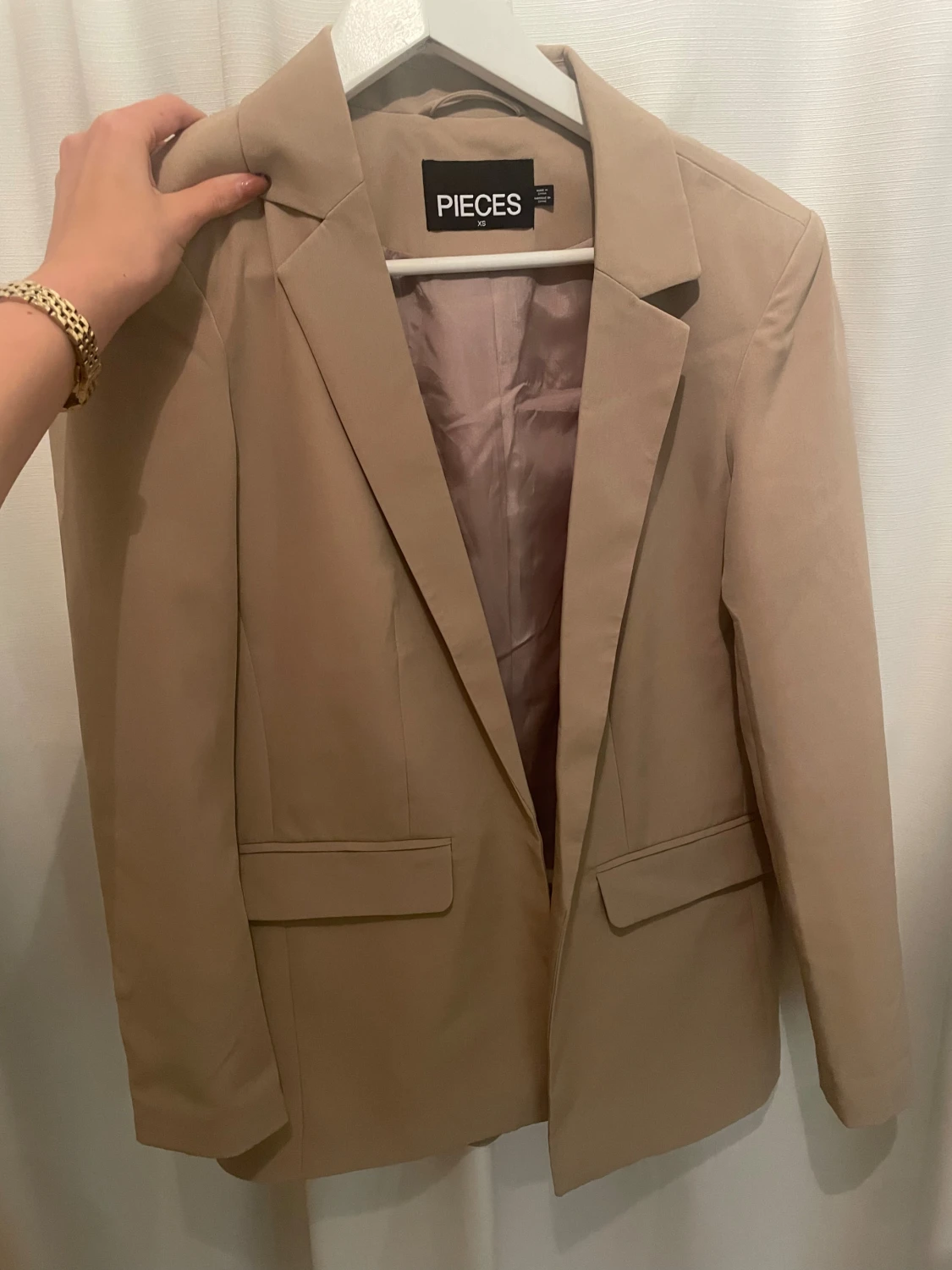 Beige kavaj från Pieces XS