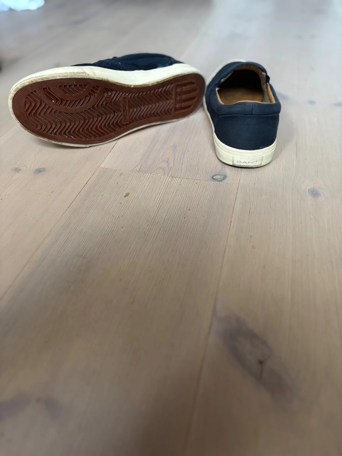 Marinblå slip-on sneakers från Gant strl 41 - 1