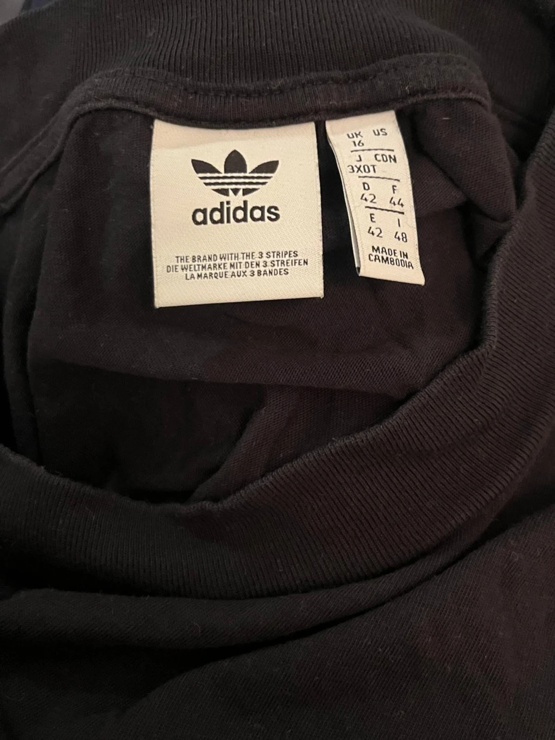 Svart croppad Adidas t-shirt med spets - 1