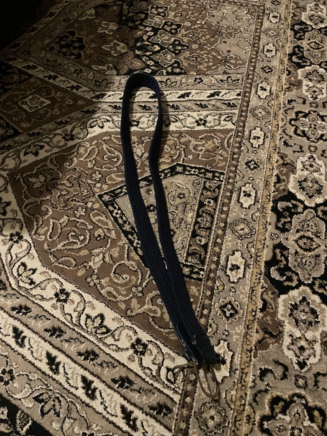 Mörkblå flätat bälte med skinnspänne - 1