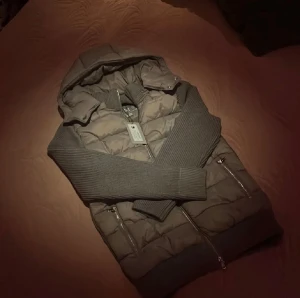 Leon Marcel cardigan  - Helt ny, 182 och passar perfekt, kom privat för mer info. Pris ej hugget i sten.