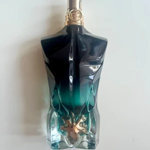 Jean Paul Gaultier  - JPG - Le Beau Le Parfum EdP Intense. Ca 70 av 75 ml kvar! Har varken kvitto eller originalförpackning kvar. 