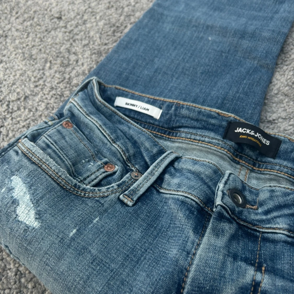Ljusblåa jeans från Jack and Jones W29/L32 - 4