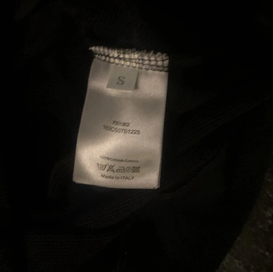 Svart CD hoodie med broderad logga - 4