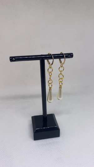 Cirkle pearl earrings✨🎀🤍 - Supersnygga handgjorda örhängen!🤍40kr/st eller 79kr/paret💞Frakt: 18kr (vid köp genom Swish)