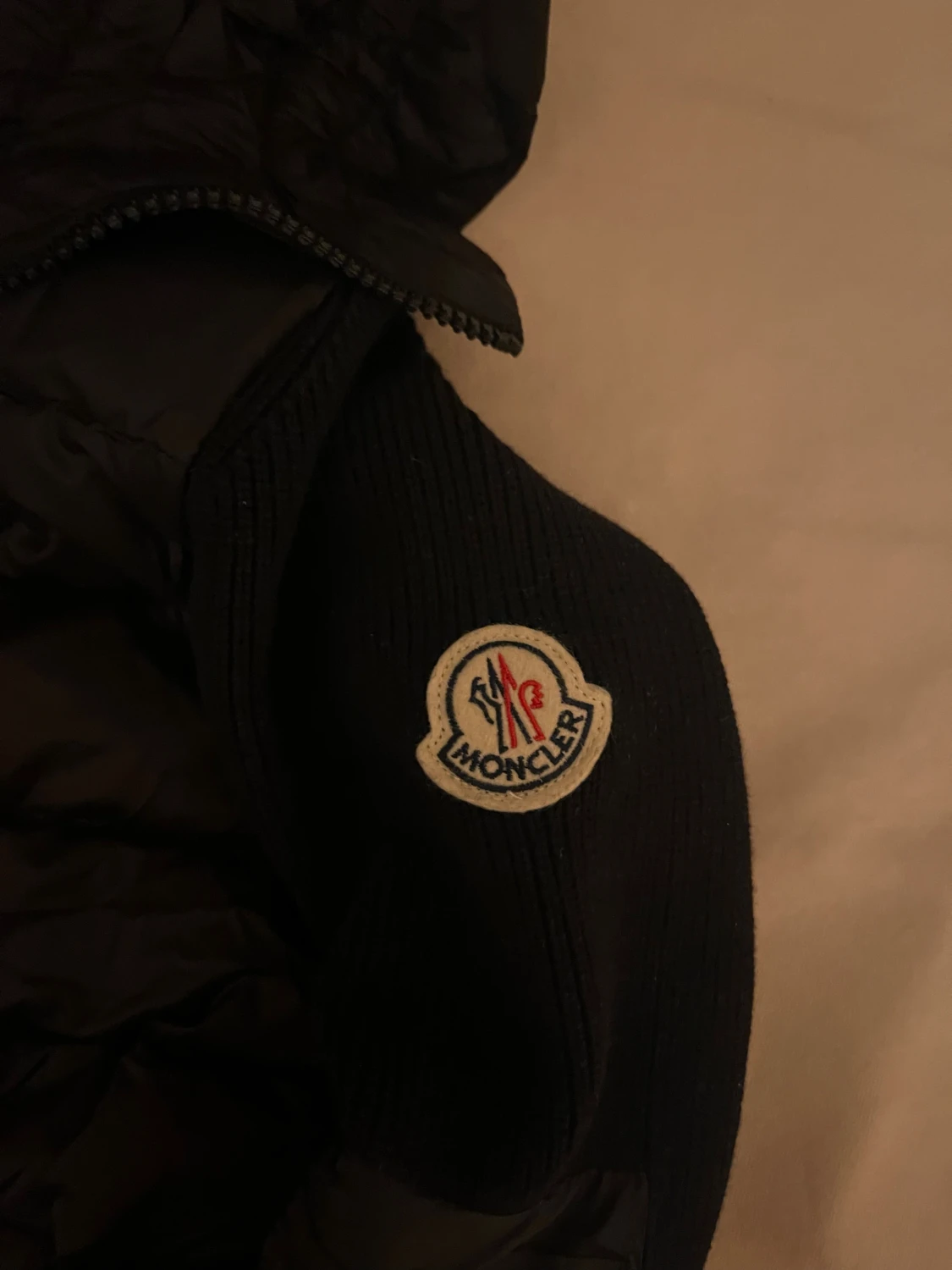 Svart Moncler pufferjacka med huva - 2