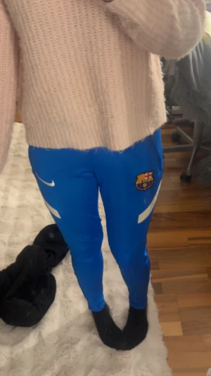 Träningsbyxor - Träningsbyxor i nyskick. Nypris 499