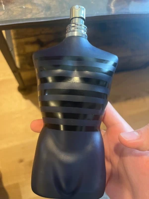 Jean Paul Gaultier Ultra male  - Jean Paul Gaultier Ultra male 200 ml flaska ungefär halva kvar 80-90 ml.