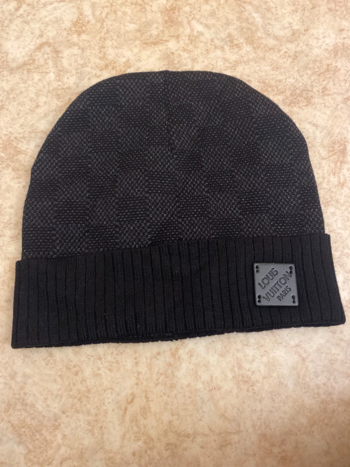 Svart L.-v mössa 