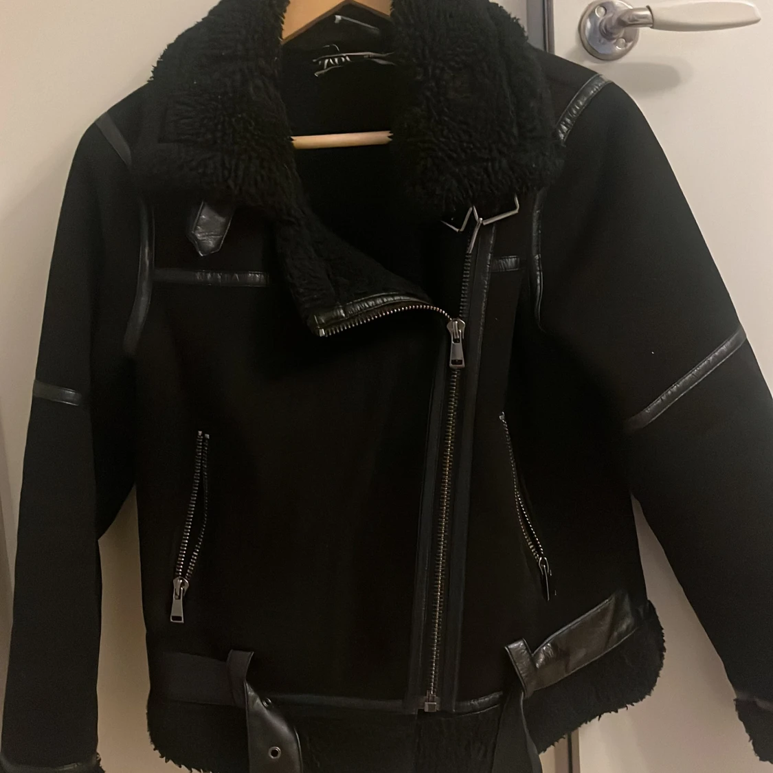 Svart teddyjacka från Zara - 1