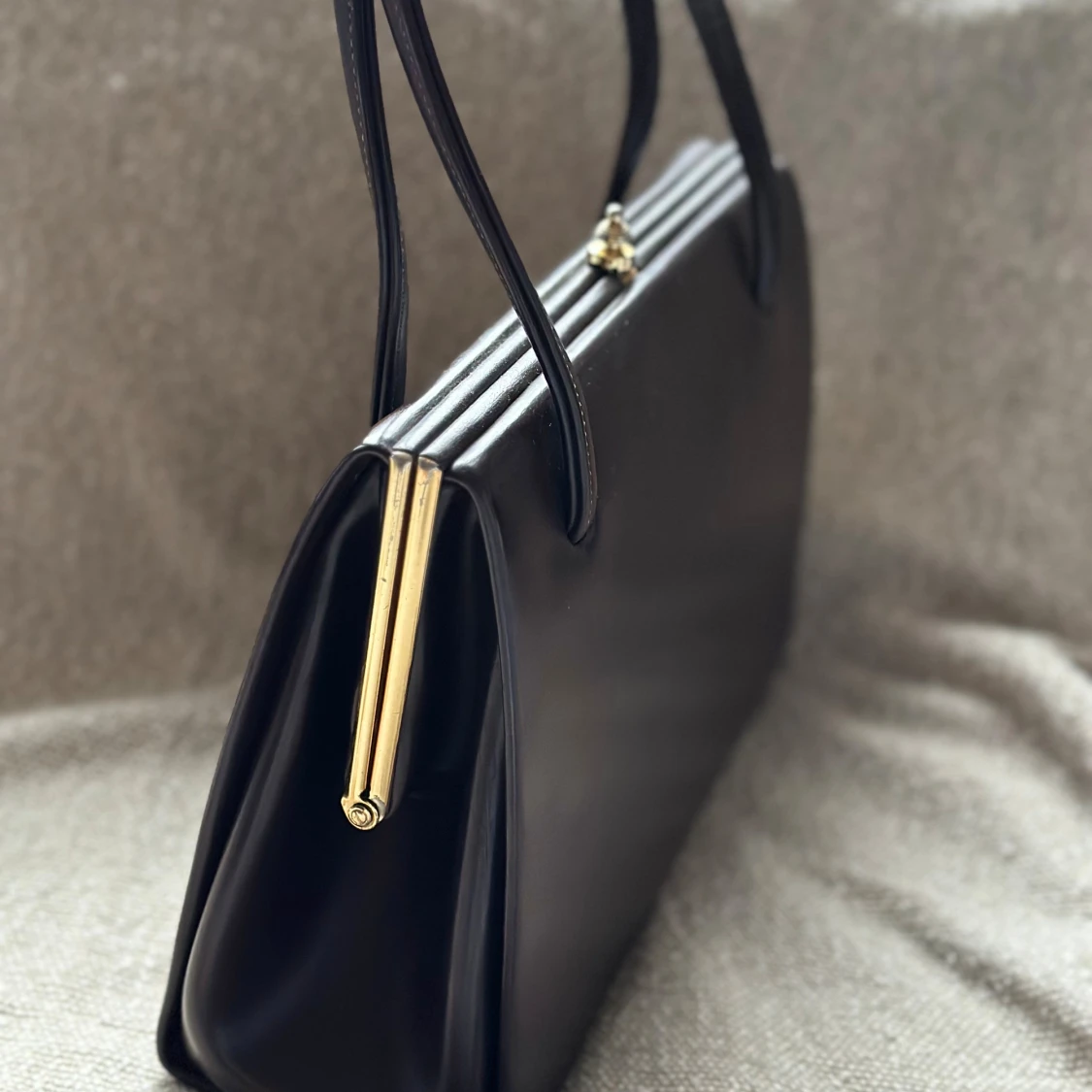 Svart axelväska från JOOP! och brun handväska - 4