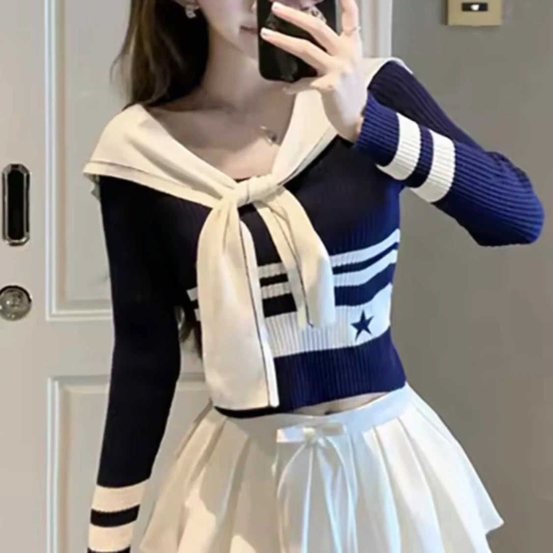 Marinblå stickad tröja med sjalkrage