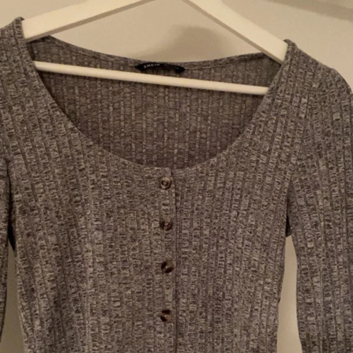 Grå ribbad croppad topp från SHEIN - 1