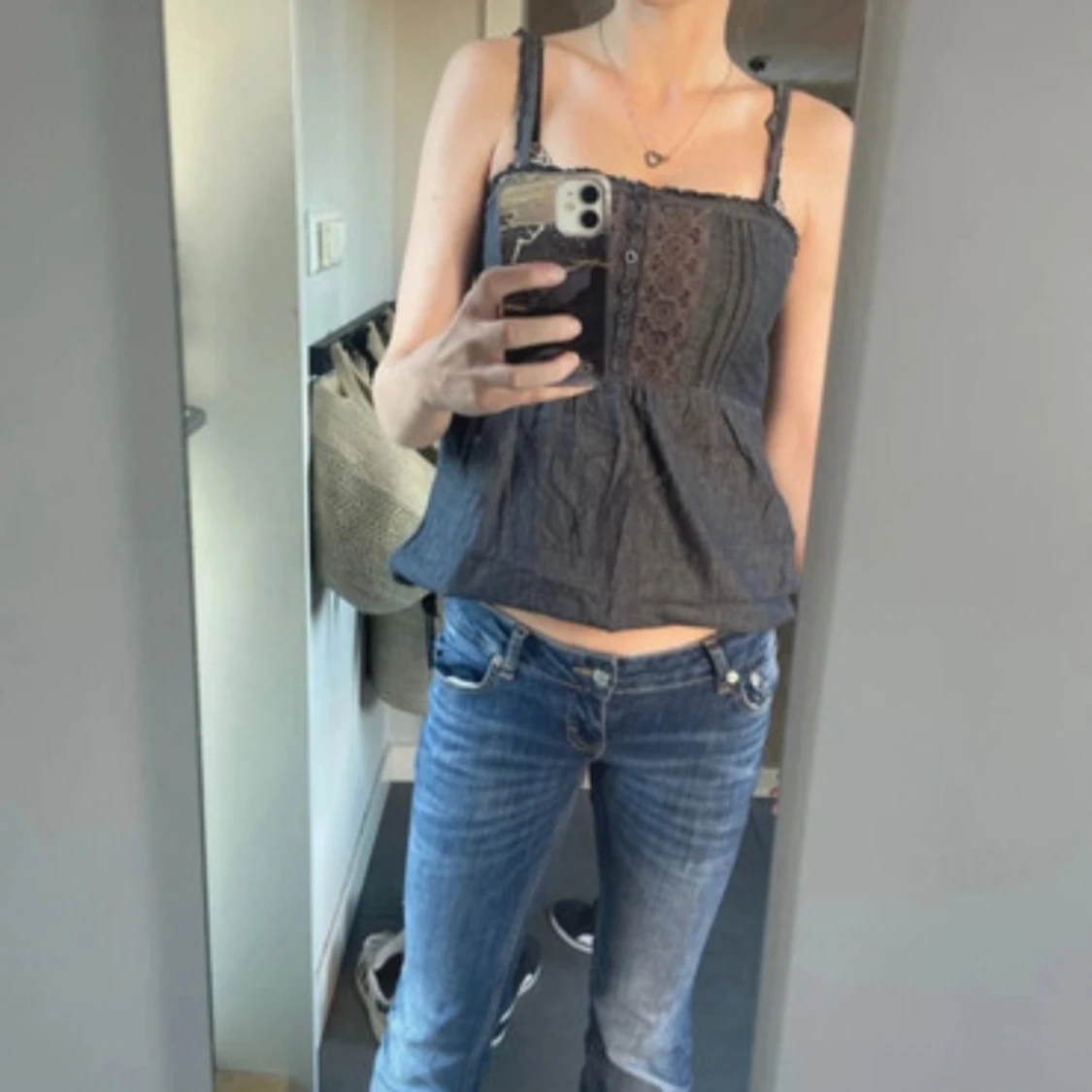 Svart kortklänning med spets från ONLY