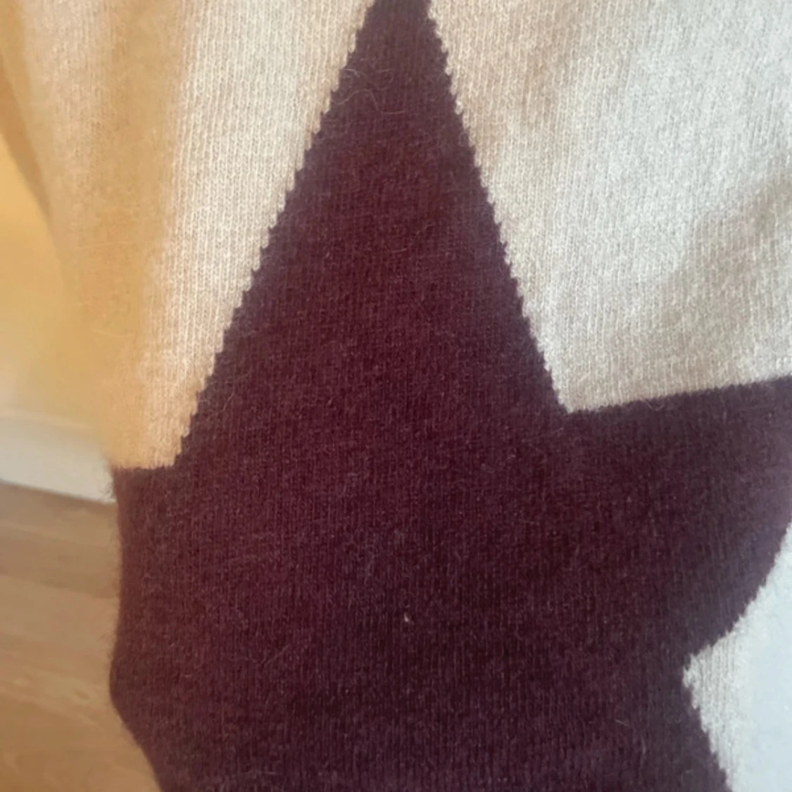 Beige stickad tröja med stjärna Hunkydory - 2