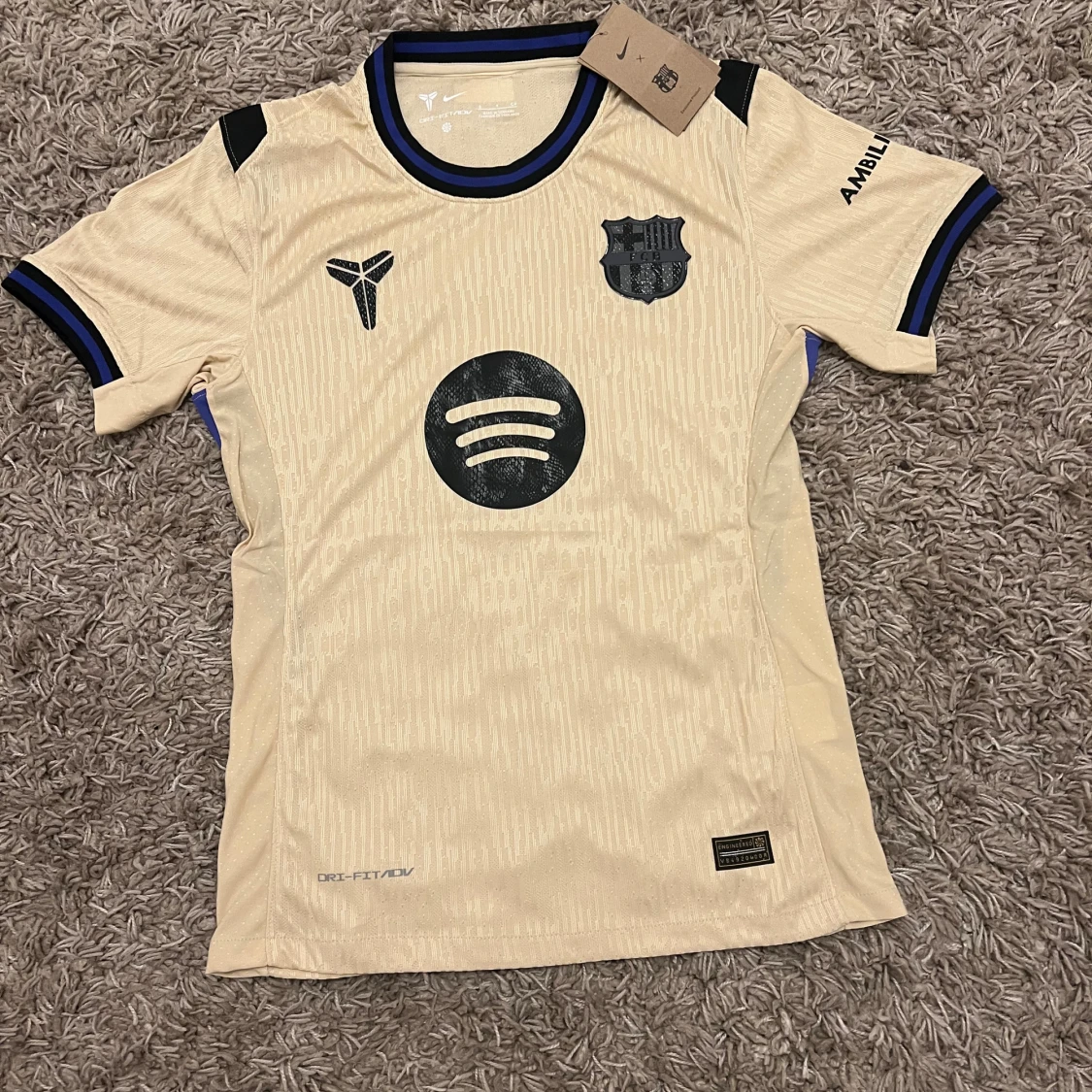 Beige FC Barcelona Nike fotbollströja small spelar version 
