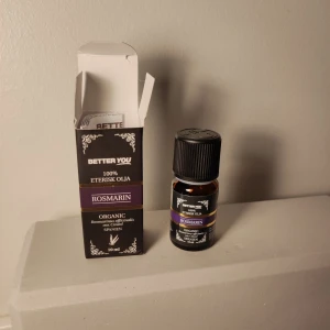 Rosmarin Eterisk Olja (Essential oil) - 100% eterisk rosmarin olja från Better You. Förpackning med innehållsförteckningen är kvar. 