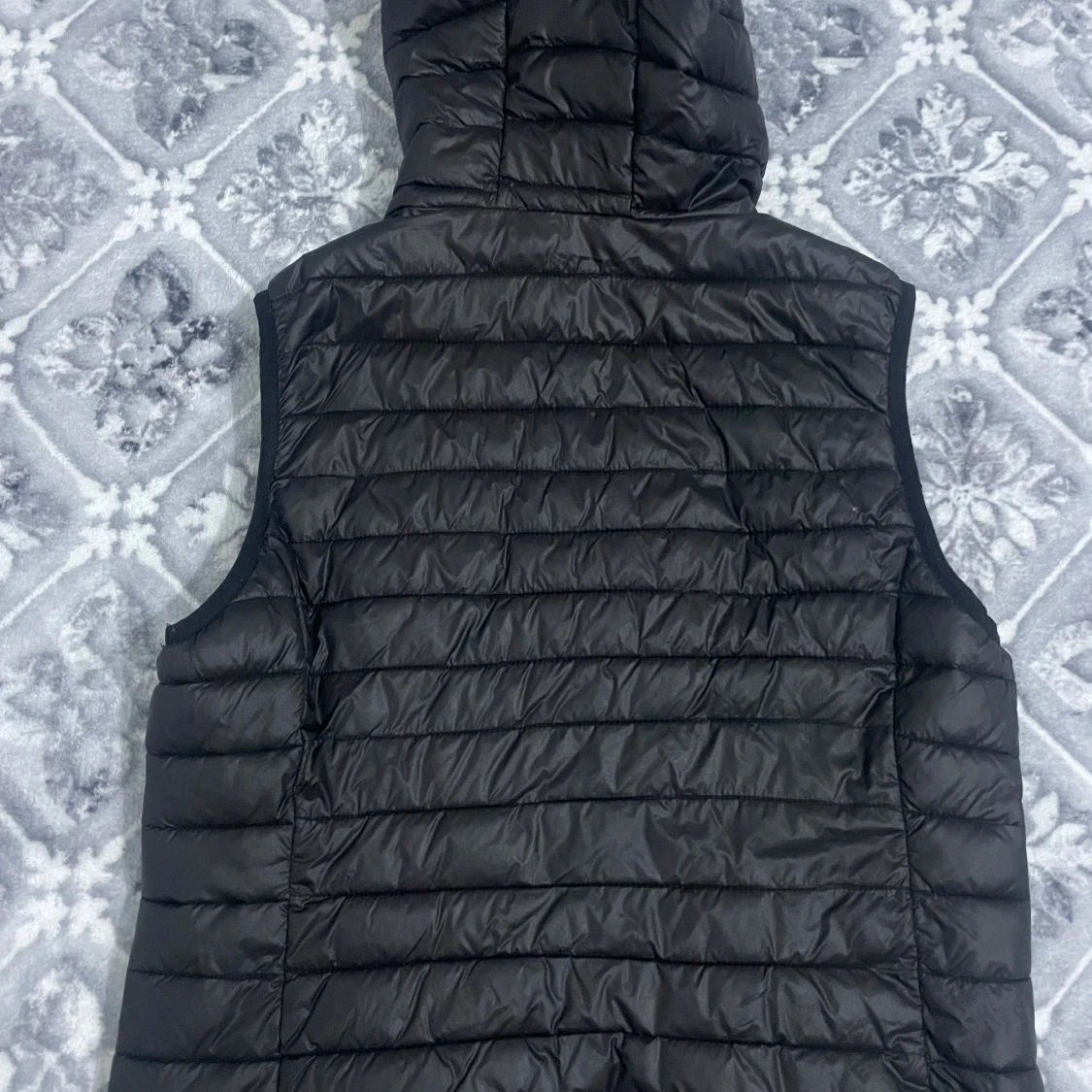 Svart dunväst från Colmar med huva - 2