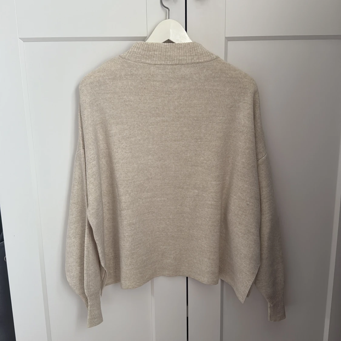 Beige stickad tröja från Chiquelle - 2