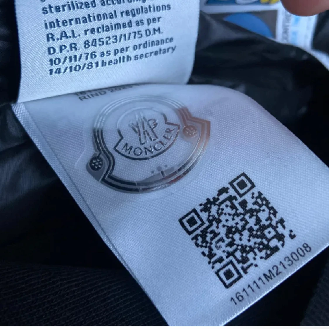 Svart Moncler pufferjacka med huva - 4