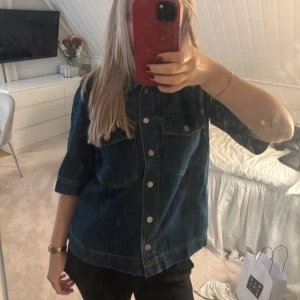 Jeans tröja  - Mörkblå jeans tröja 