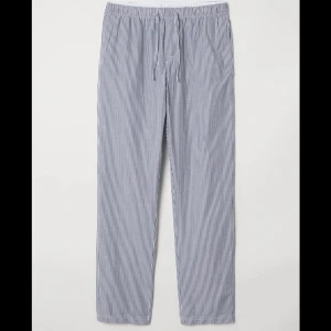 Randiga pyjamas byxor  - Säljer randiga pyjamas byxor! 