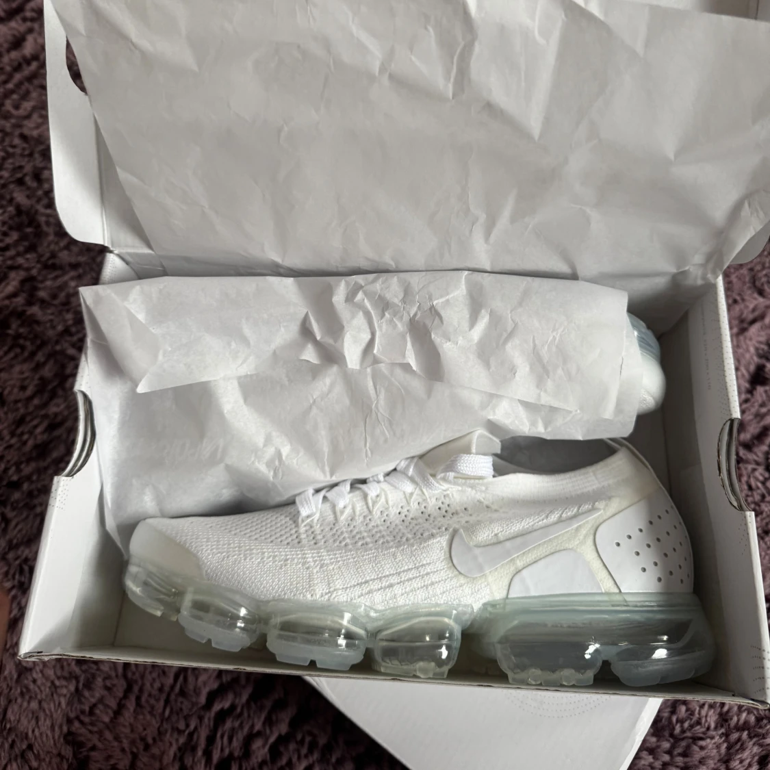 Nike Air Vapormax Flyknit 2 Vit, helt nya och oanvända.