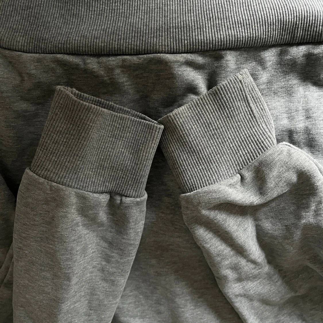 Grå hoodie från Puma med logga - 4