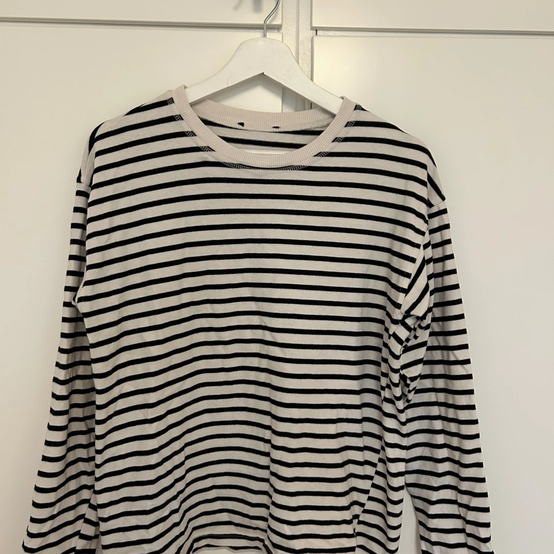 Randig långärmad tröja i bomull