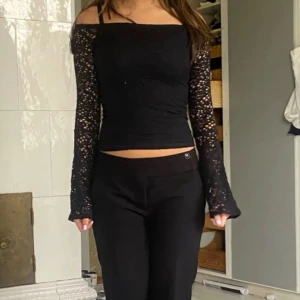 Festtröja - Festtröja med spets och  utsvängda armar