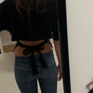 Nelly topp - Jättefin Nelly topp med knyten bak. Aldrig använt och kommer aldrig till användning.