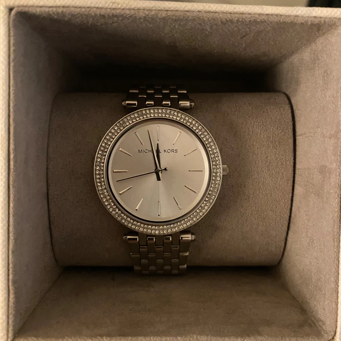 Silverklocka Michael Kors med stenar - 1