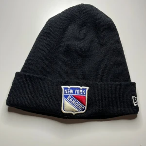 New Era mössa svart - Svart New Era mössa i mycket bra skick, pm vid intresse.