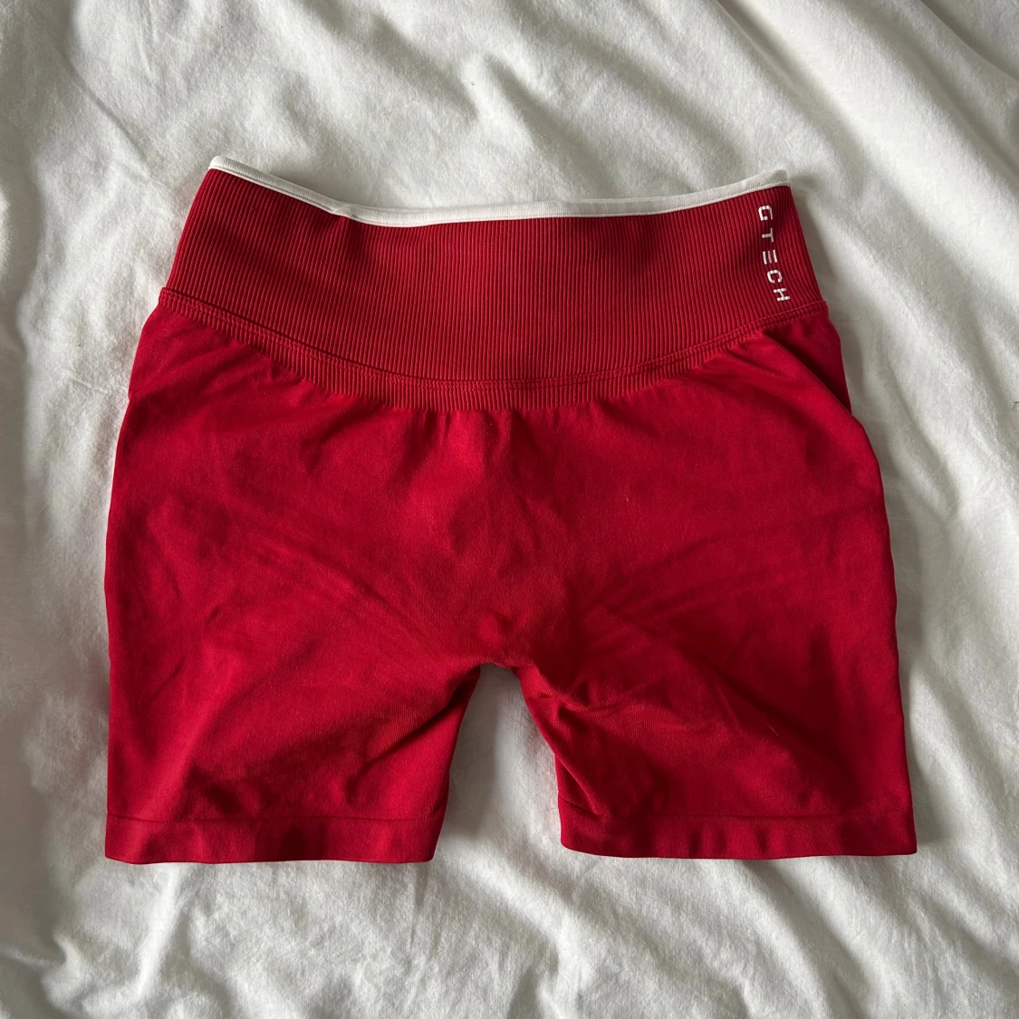 GTECH - Align Seamless Scrunch Shorts röd (S) - 2