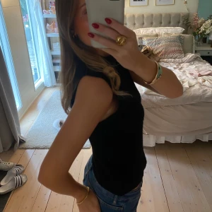 Stickad väst - Svart stickad väst