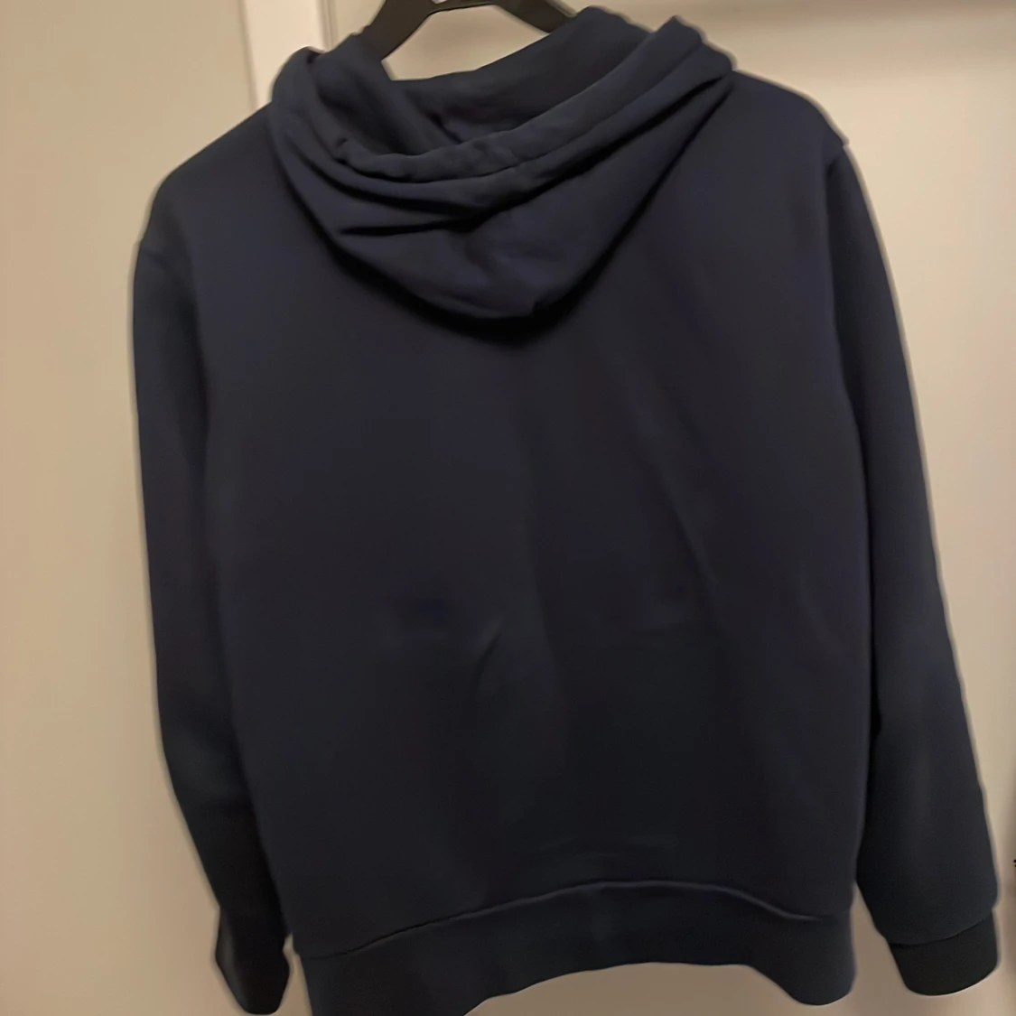 Marinblå hoodie från Lacoste - 1