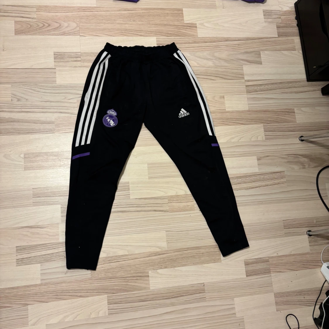 Svarta Adidas Real Madrid träningsbyxor - 1