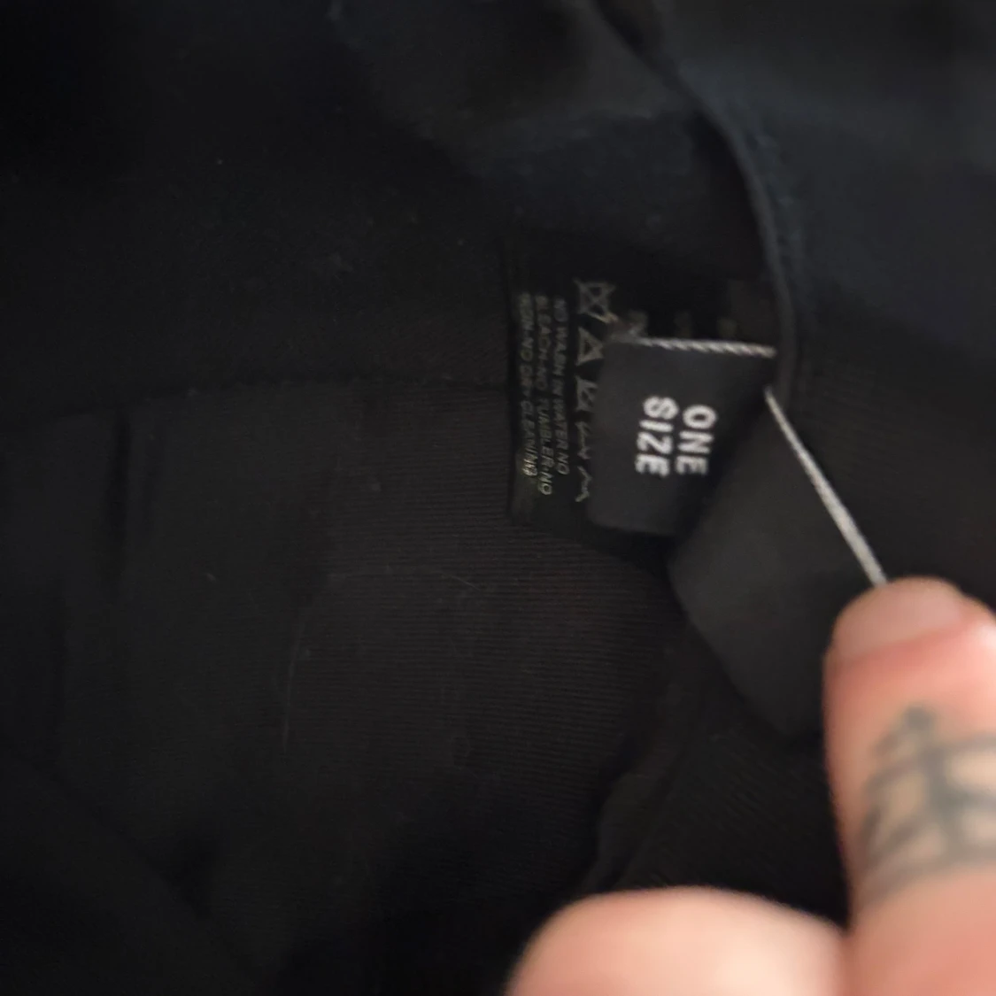 Svartvit keps från Salvatore Ferragamo - 4