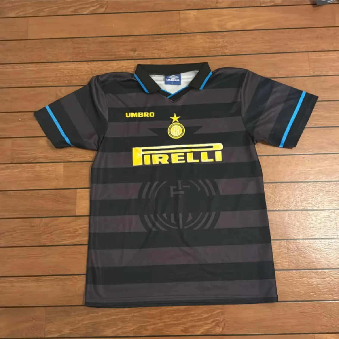 Svart randig Inter fotbollströja Umbro