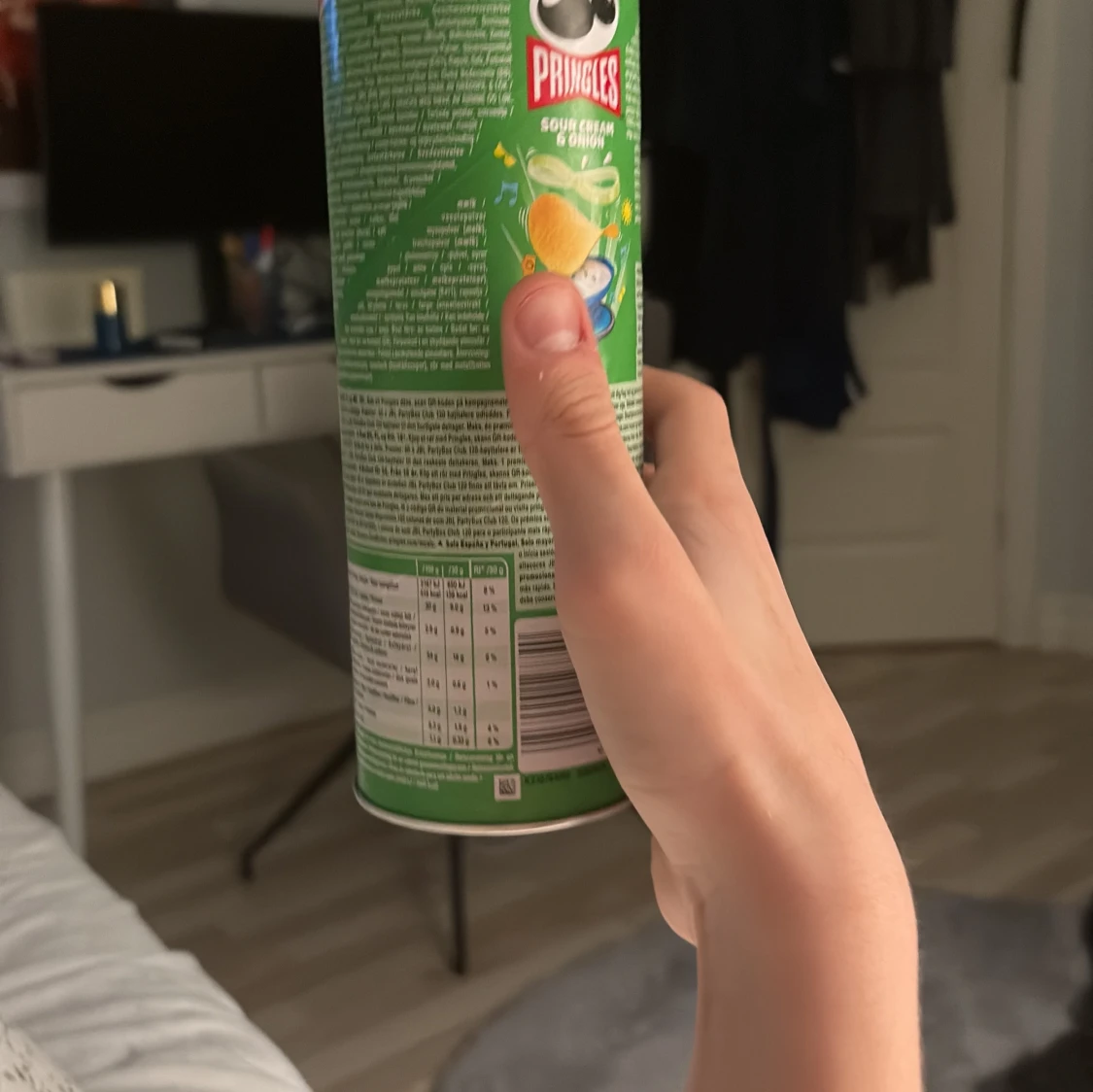 Säljer ett pringelsrör - 2