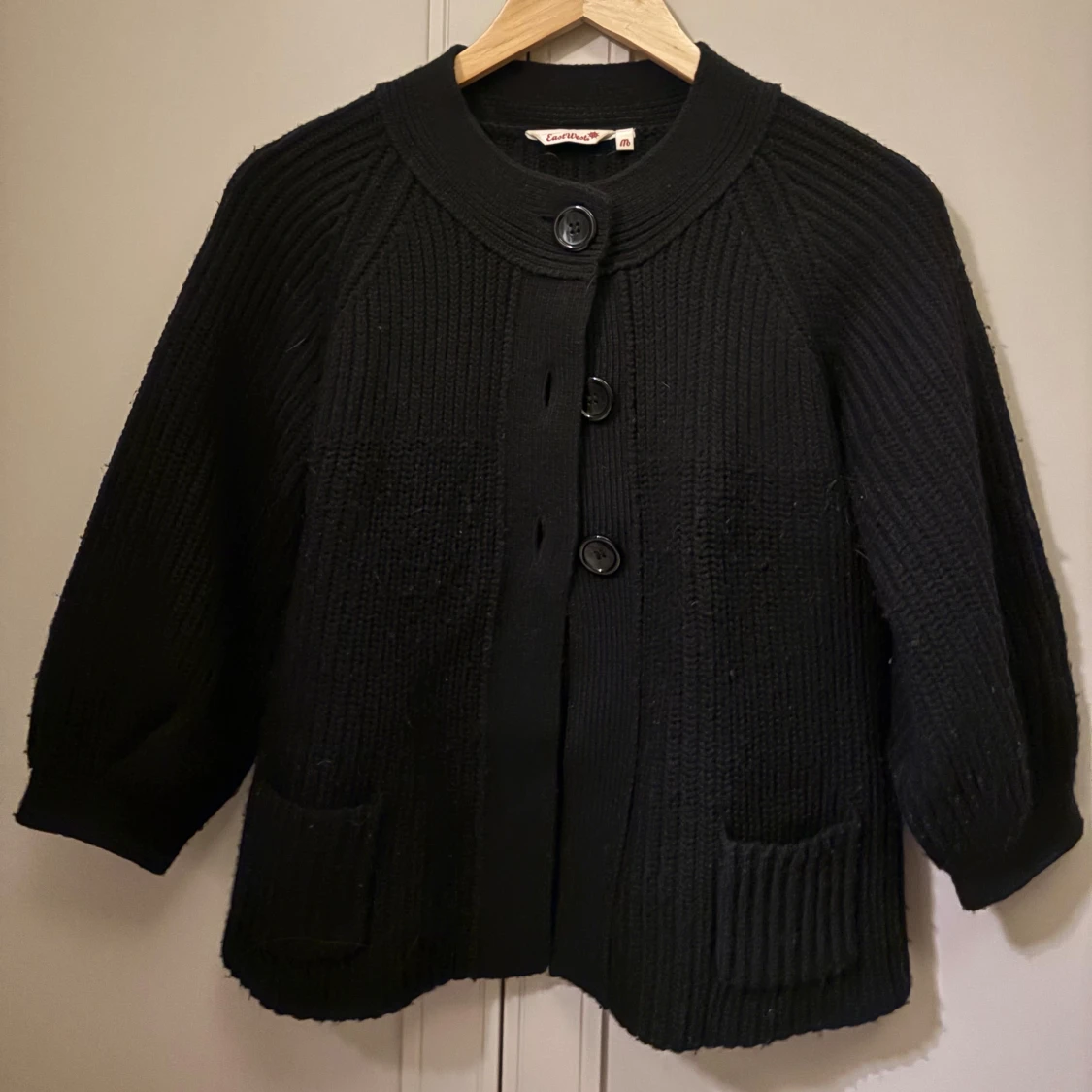 Svart stickad kofta från Eastwest