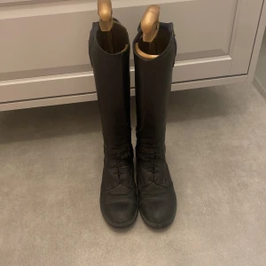 Ridstövlar  - Sicka om du är intresserad av dom:)