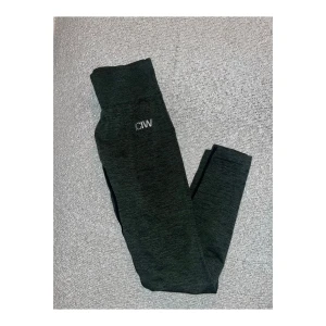 Träningstights från ICANIWILL - Träningstights från ICANIWILL. Knappt användna. Mörkgröna 