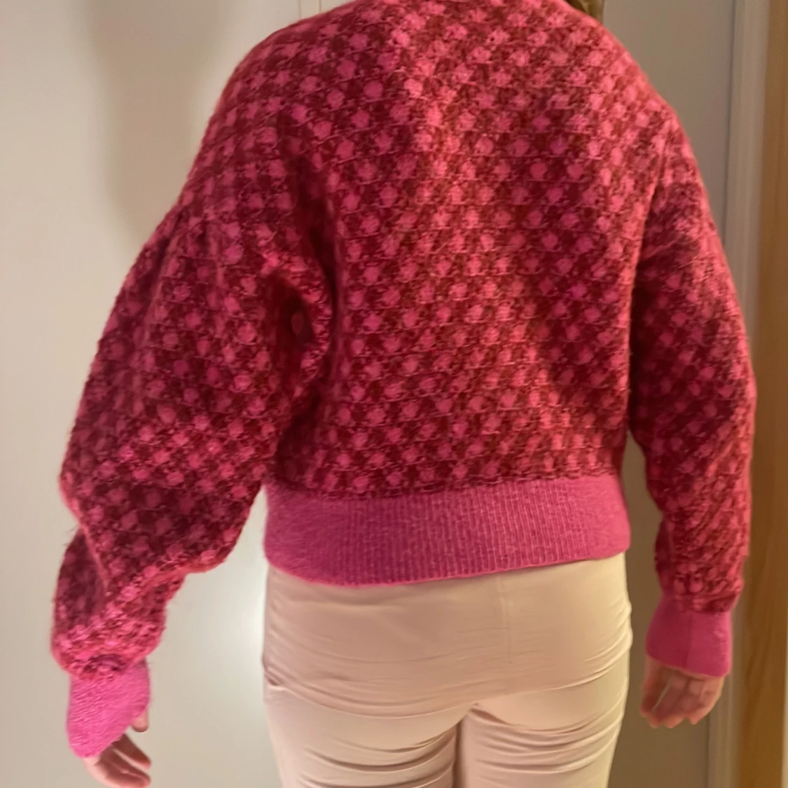 Rosa kofta med pärlknappar från Zara - 1