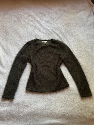 mörkgrön stickad tröja - så snygg mörkgrön stickad tröja!! storlek S. hör av er vid frågor!! 