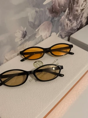 Solglasögon - 2 st - Helt nya och oanvända. Båda ingår!