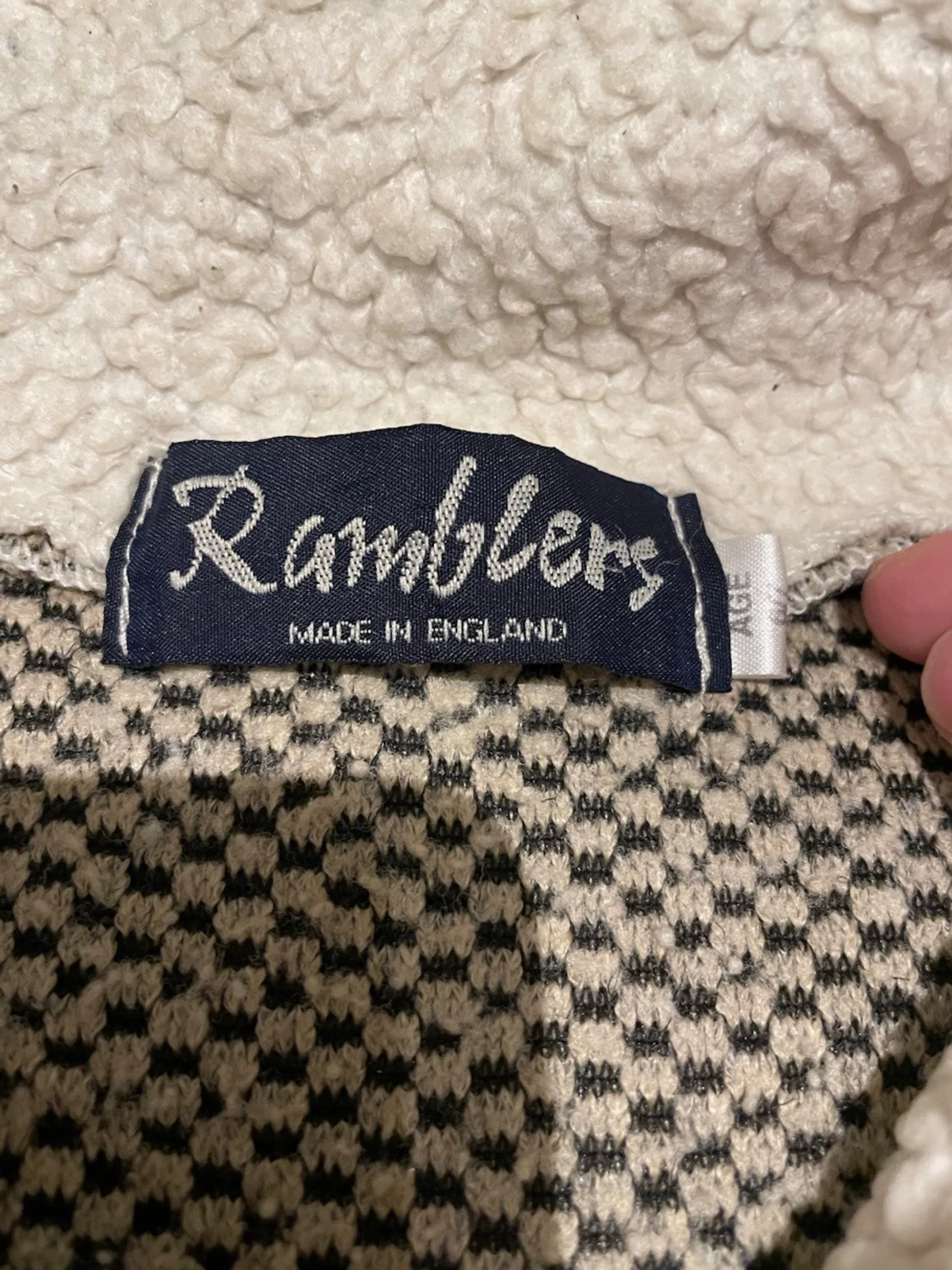 Beige stickad tröja Ramblers fårmotiv - 1